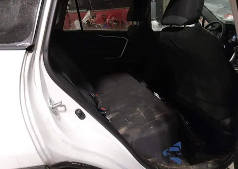 2021 Toyota Rav4 Le z USA, uszkodzony, nr VIN 2T3G1RFV8MC166384